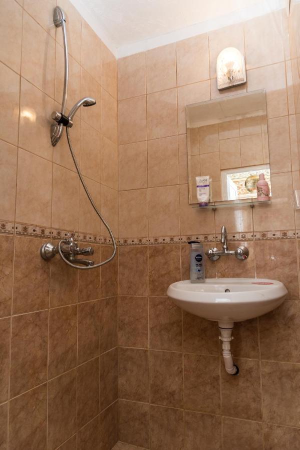 Elevating Moments Apartment Burgas Bagian luar foto
