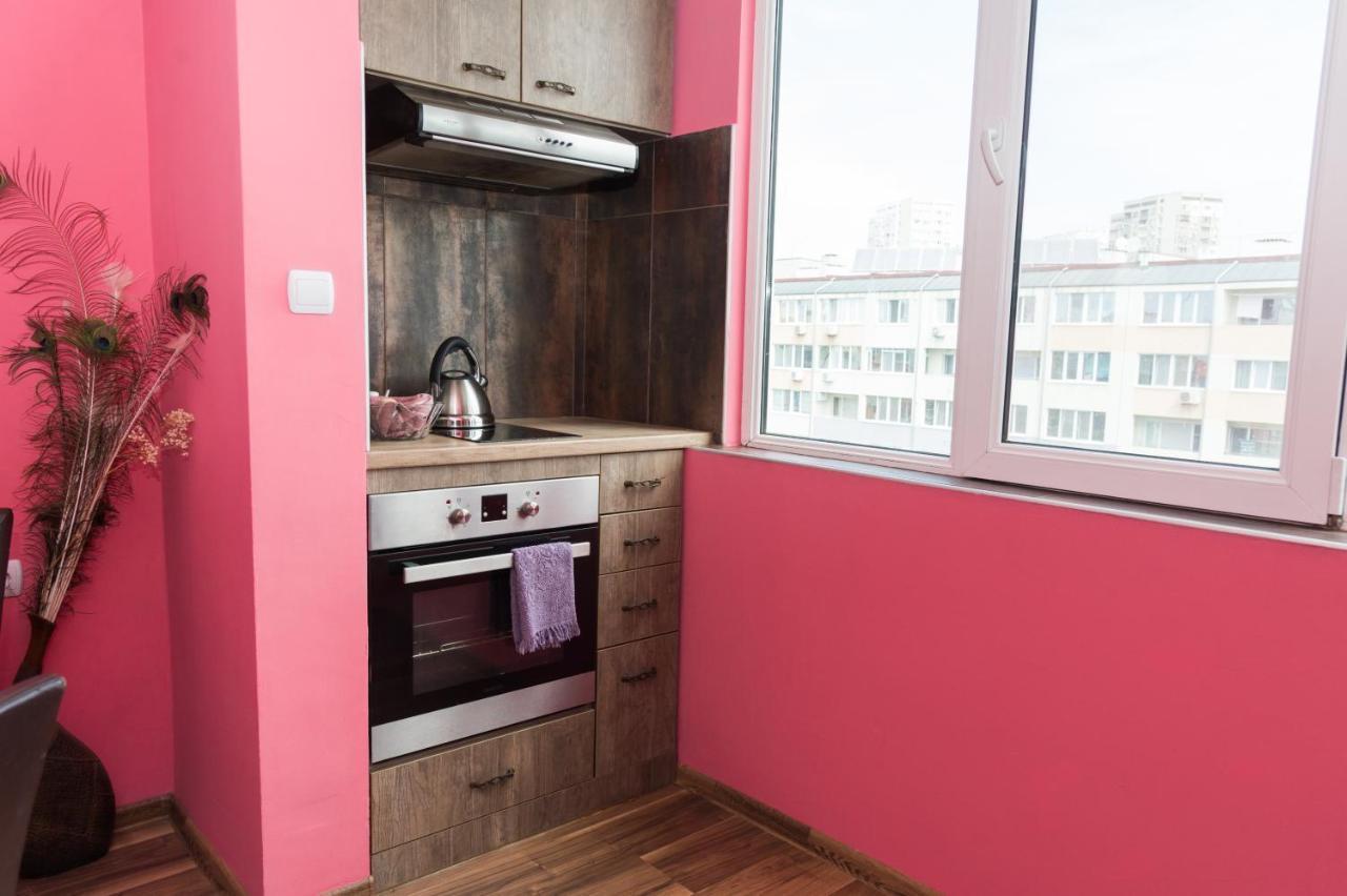 Elevating Moments Apartment Burgas Bagian luar foto