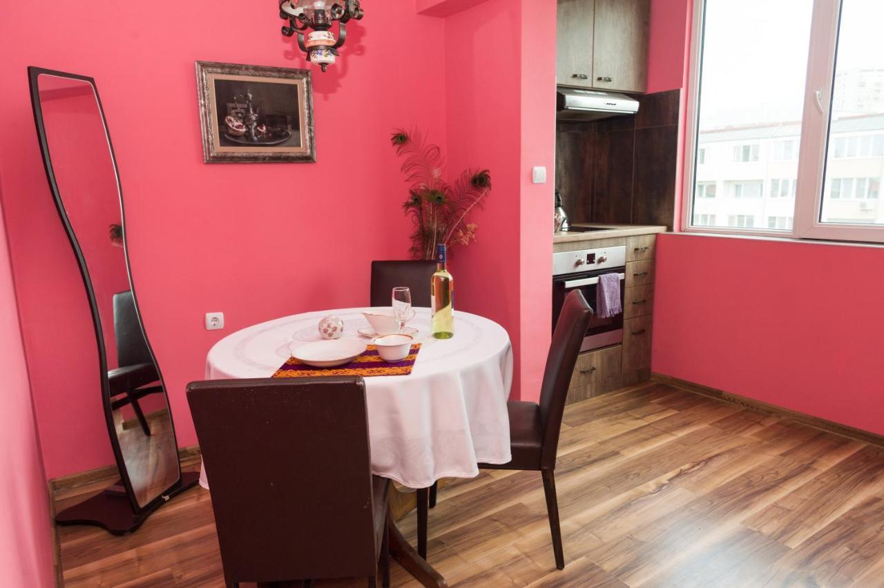 Elevating Moments Apartment Burgas Bagian luar foto